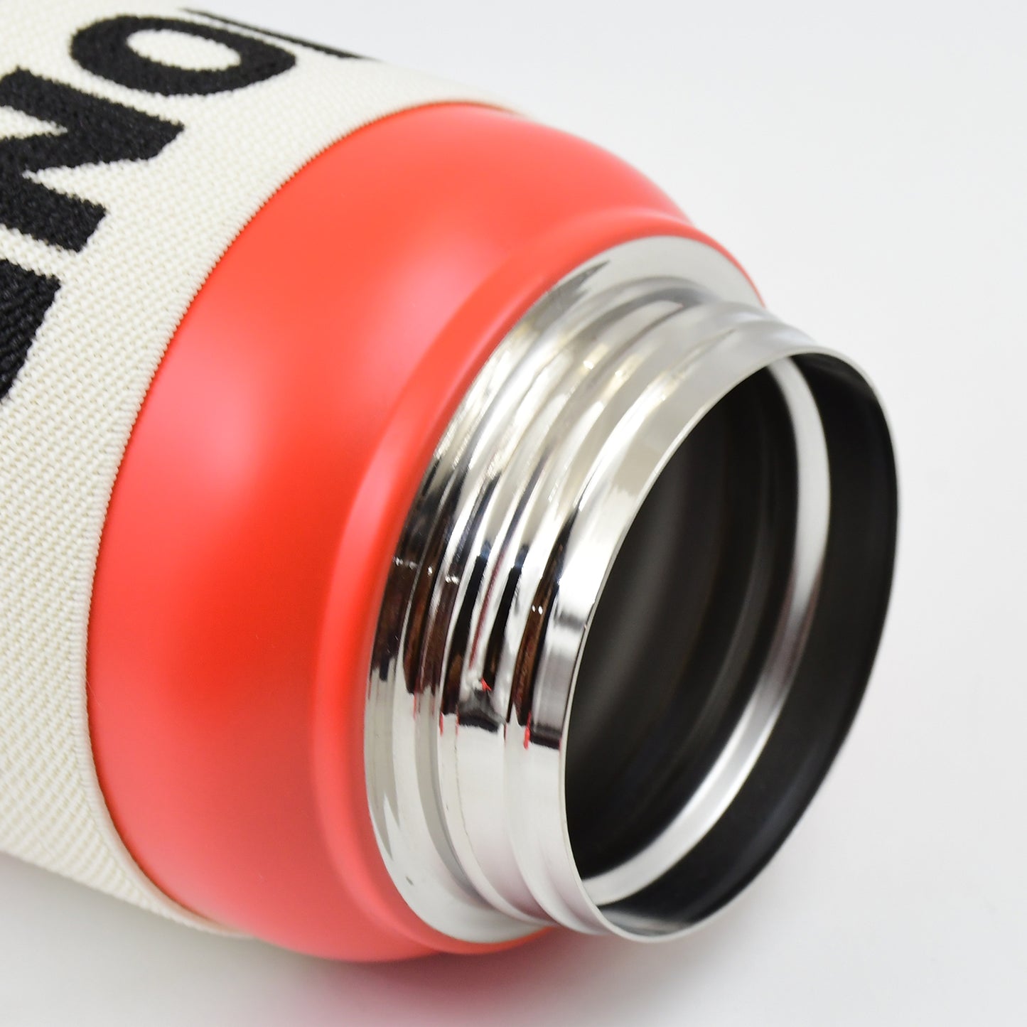 Stainless Steel Mug  Bottle Vacuum Insulated Cup With Handle  Rubber Grip (550 Ml) - Happy Price - Image 6