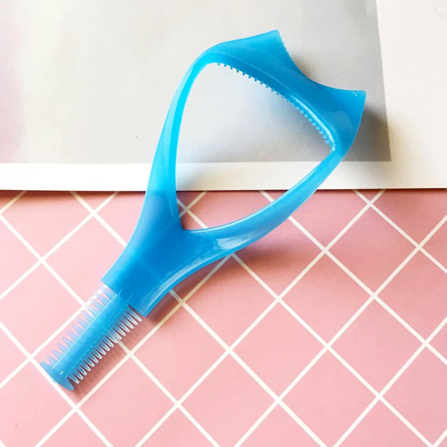 3 In 1 Plastic Makeup Cosmetic Eyelash Tool Lash Mascara Applicator Eyelashes Guide Eyelashes Brush Curler Comb Eye Makeup Tool Female Supply (1 Pc) - Happy Price - Image 4