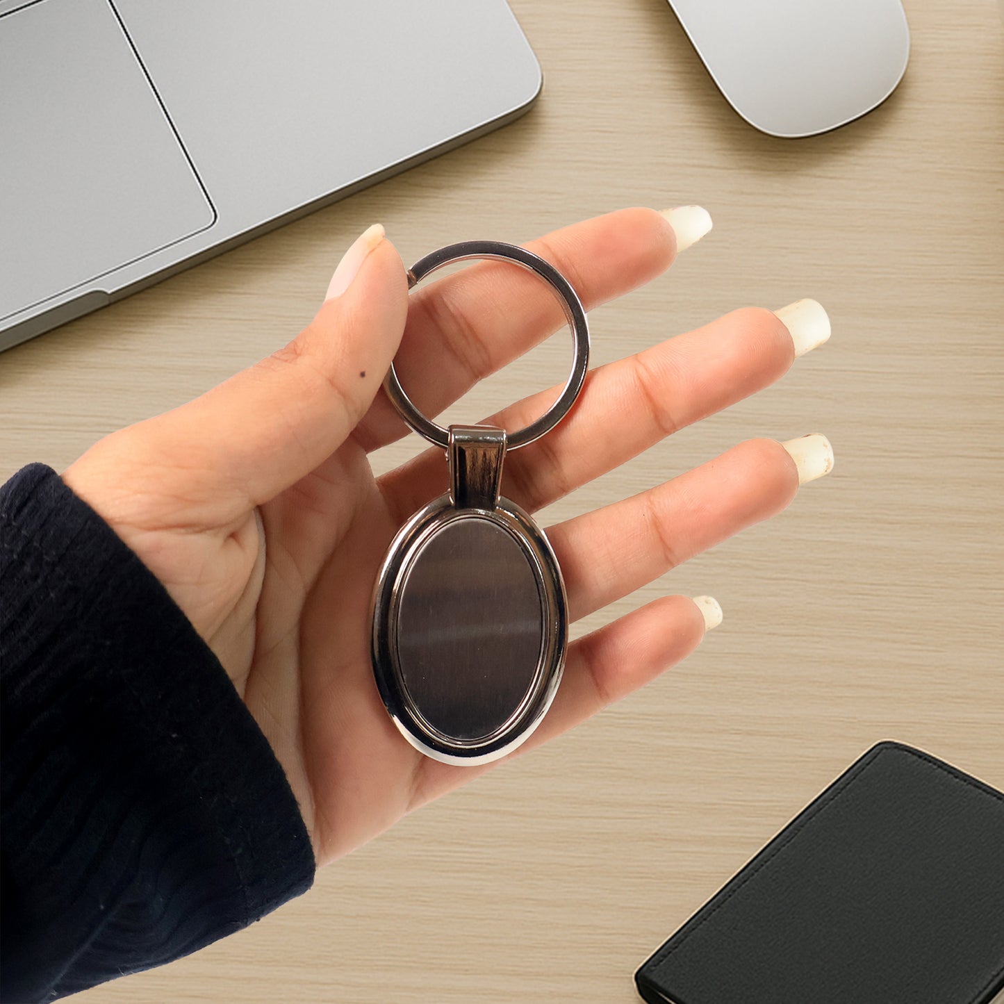Elegant Oval Shape Metal Keychain For Personal Use - Happy Price - Image 3
