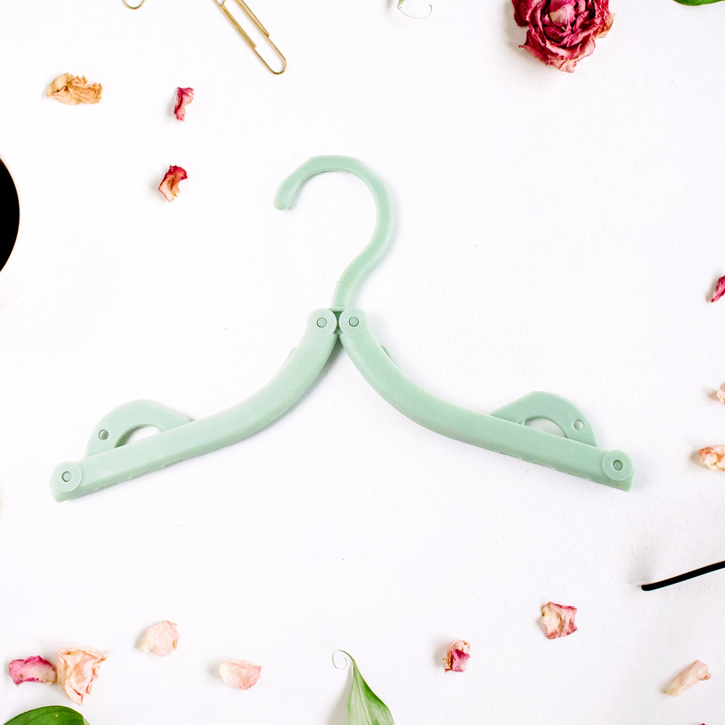 Travel Hangers Portable Folding Clothes Hangers (4 Pc  Big) - Happy Price - Image 3