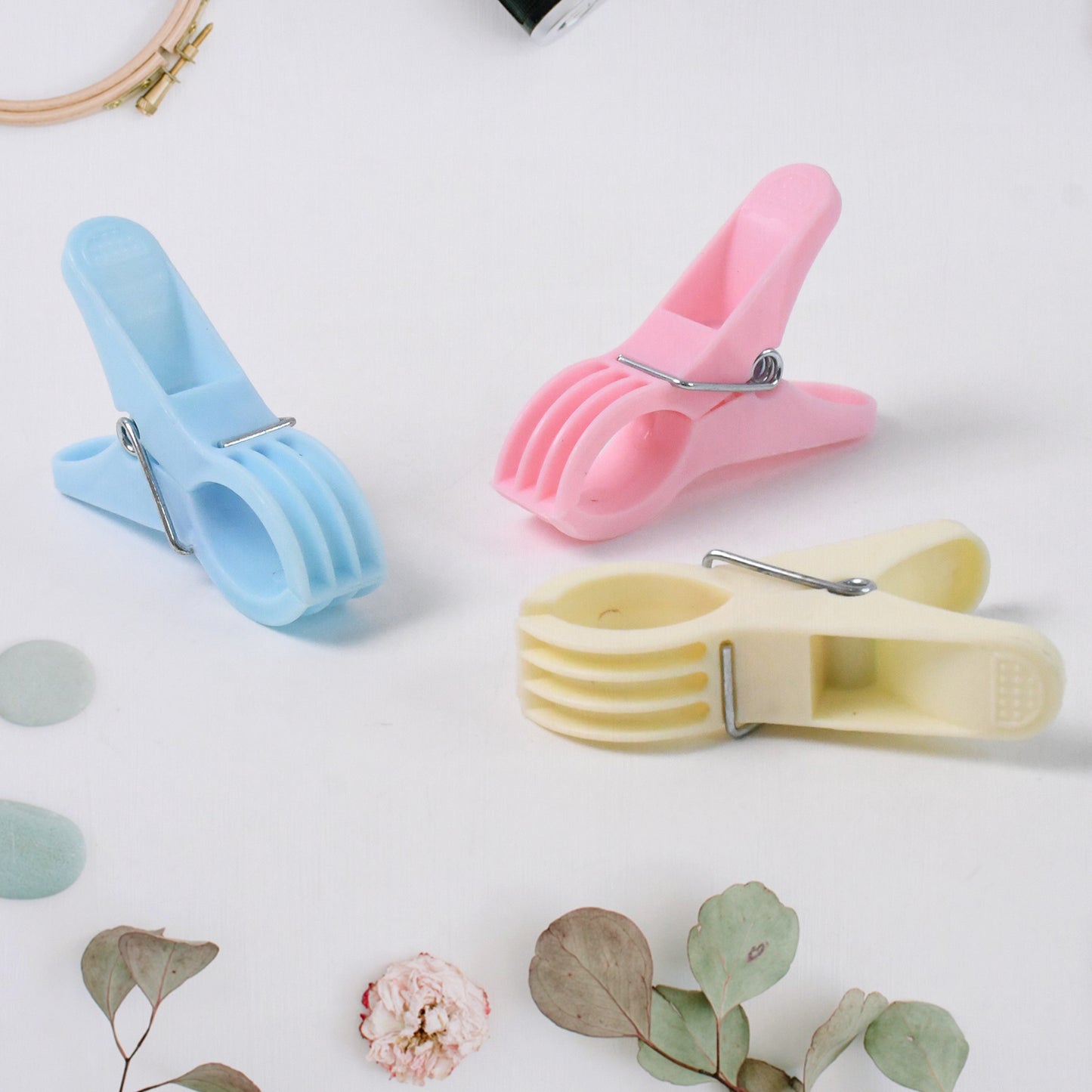 Plastic Cloth Clips (Multicolour) - Pack Of 12 - Happy Price - Image 2
