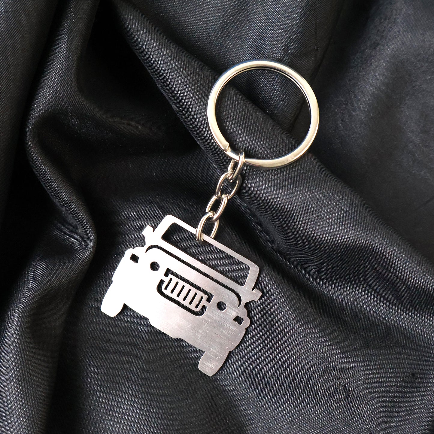 Metal Jeep Shape Keychain - Stylish Car & Bike Accessory (1 Pc)