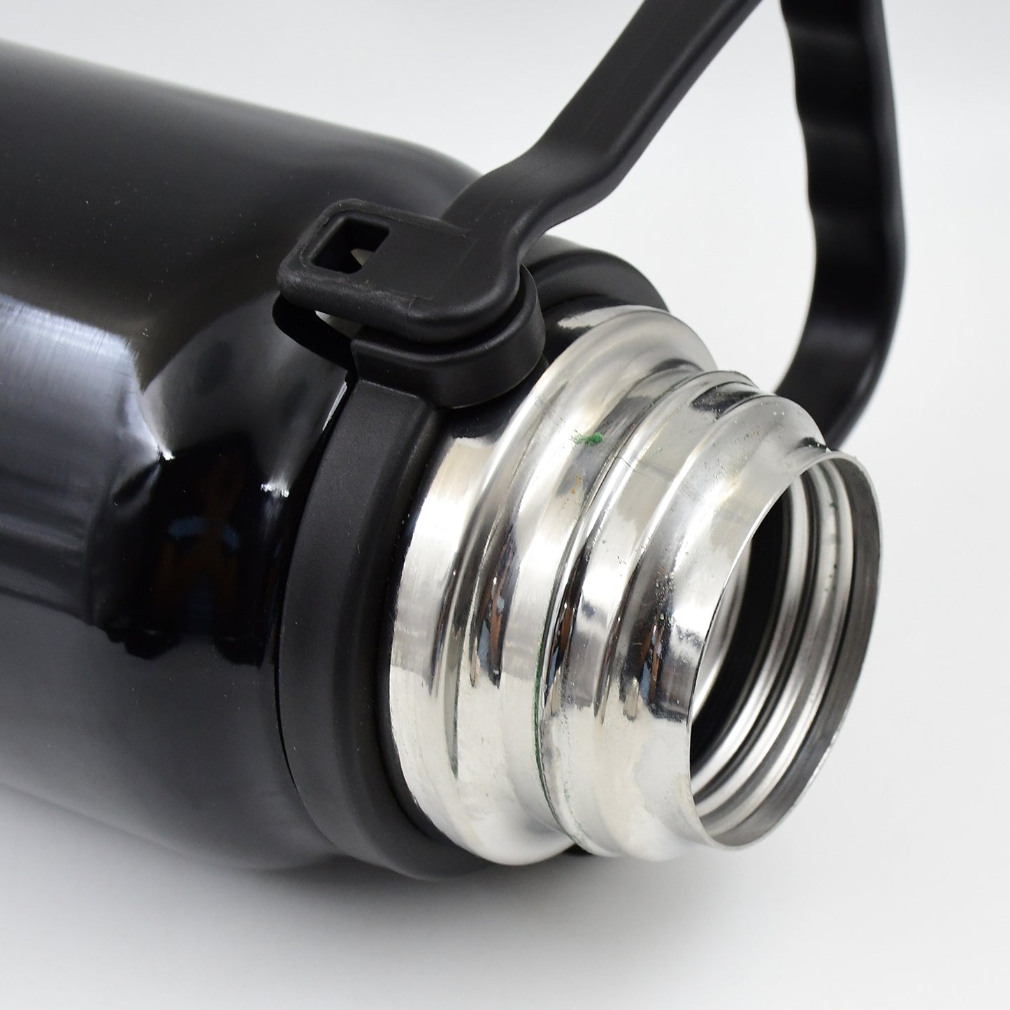 Stainless Steel Water Bottle Vacuum Insulated Cup  Bottle (1200 Ml) - Happy Price - Image 6
