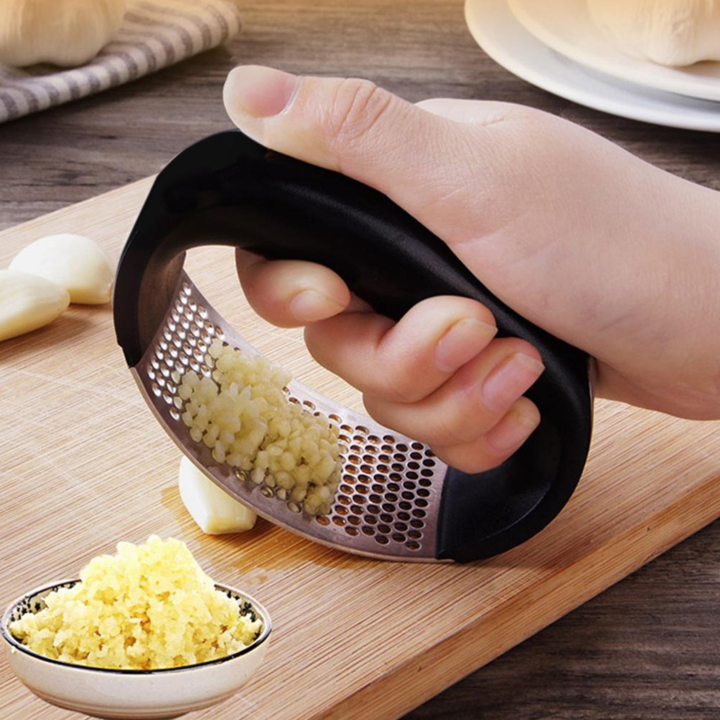Multipurpose Garlic Presser Squeeze Press Crusher Stainless Steel Kitchen Tools Quick Handy Ginger Garlic Crusher - Happy Price - Image 2
