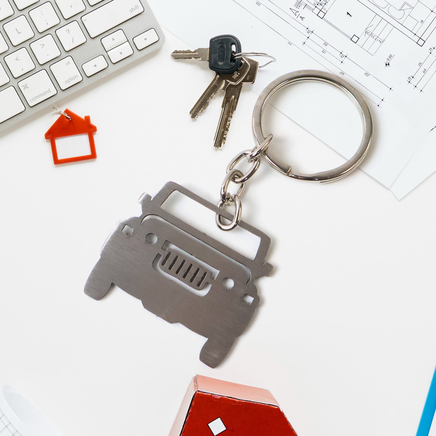 Metal Jeep Shape Keychain - Stylish Car & Bike Accessory (1 Pc)