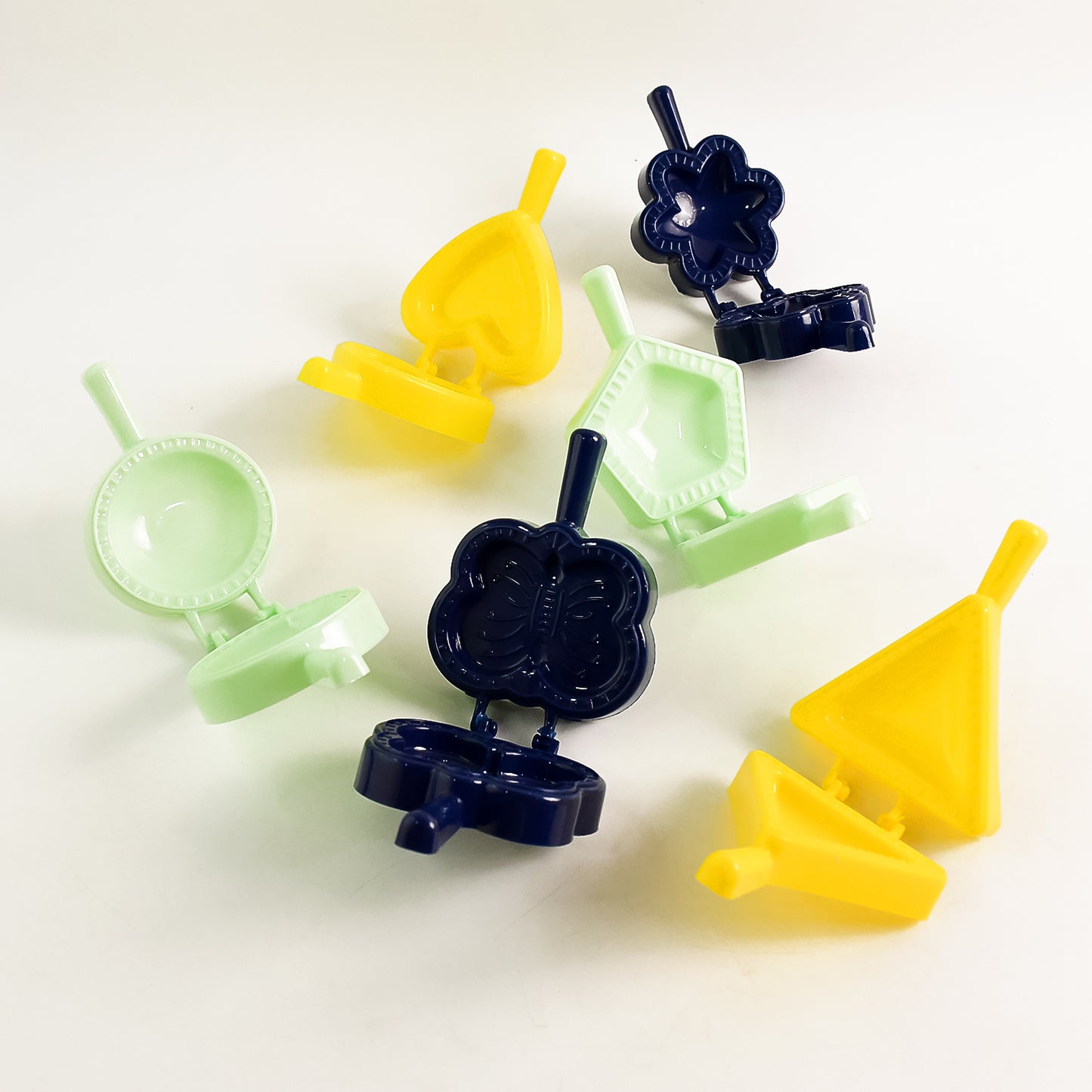 1 Pc Assorted Shape Plastic Snack Mould (Mix Design  1 Pc) - Happy Price - Image 4