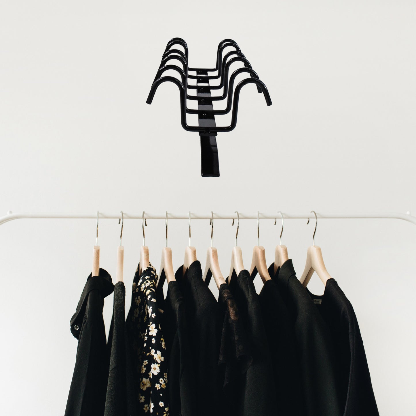 Double-row Metal Cupholder Rack Multi-purpose Iron Hanger With 6 Hooks (1 Pc) - Happy Price - Image 2