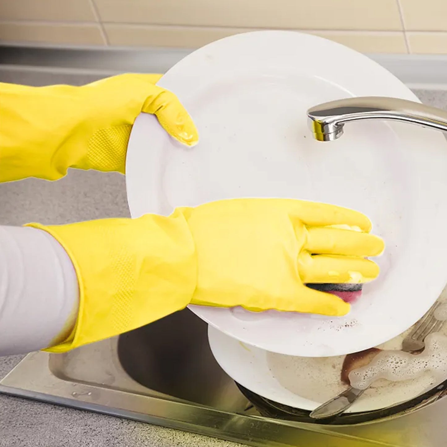 Multipurpose Rubber Reusable Cleaning Gloves Reusable Rubber Hand Gloves I Latex Safety Gloves I For Washing I Cleaning Kitchen I Gardening I Sanitation I Wet And Dry Use Gloves (1 Pair) - Happy Price - Image 3